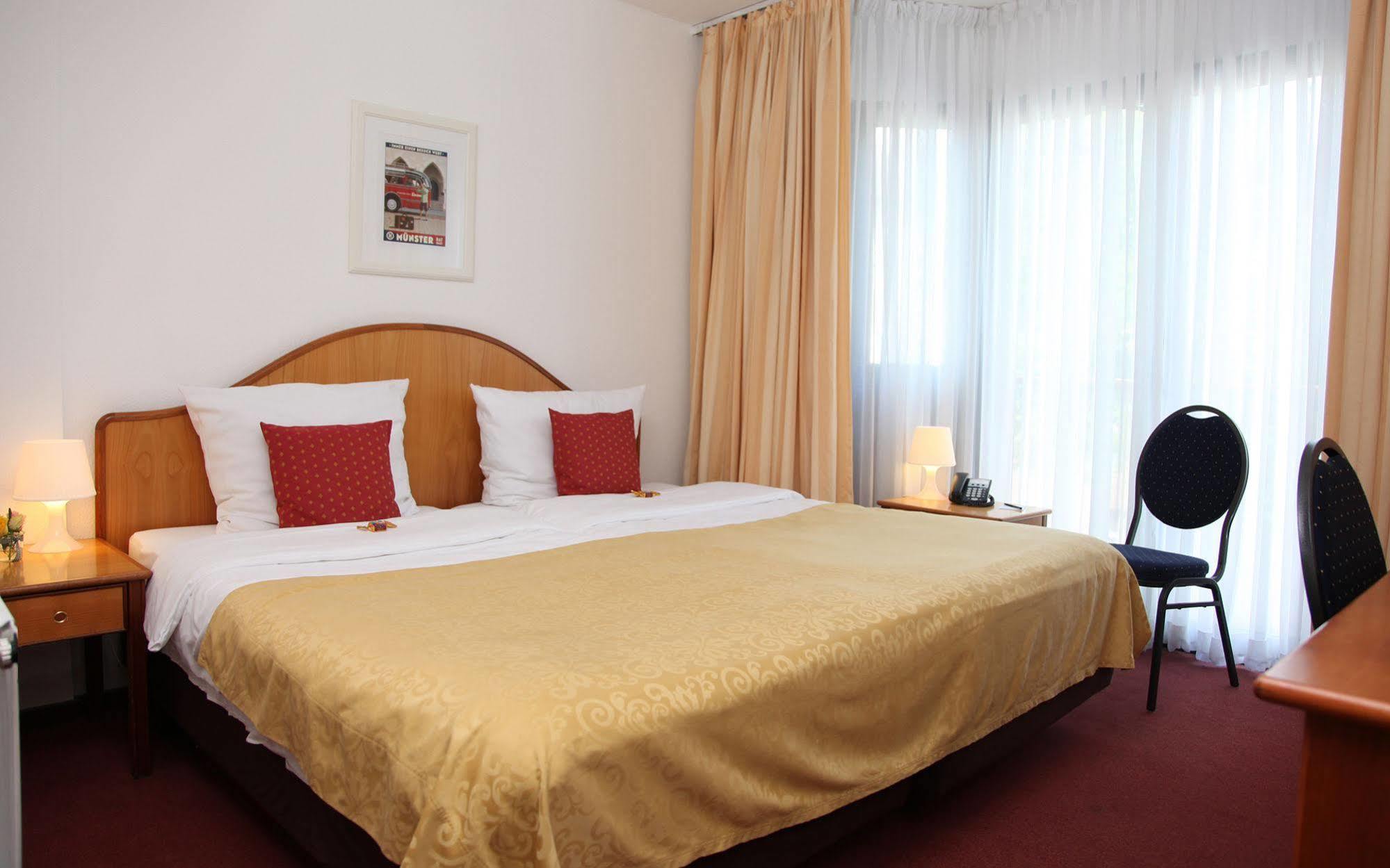 Cityhotel Amadeus Мюнстер Экстерьер фото